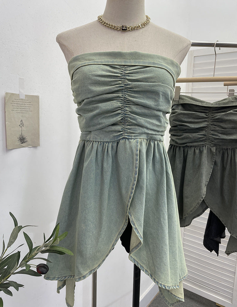 Sleeveless top with strapless folds waist cinching and slit design