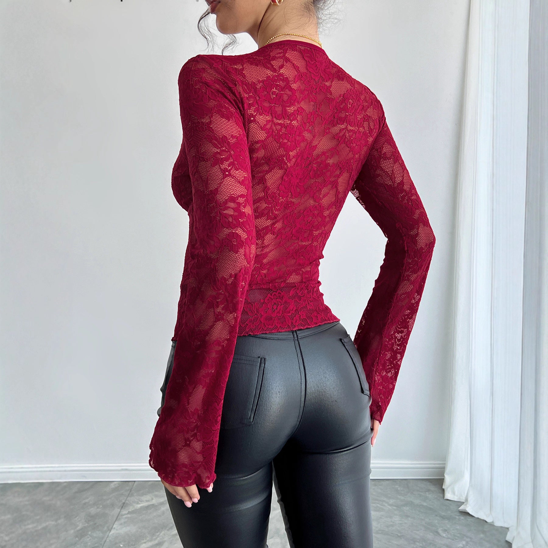 Lace slim fit V-neck long sleeved T-shirt top for women