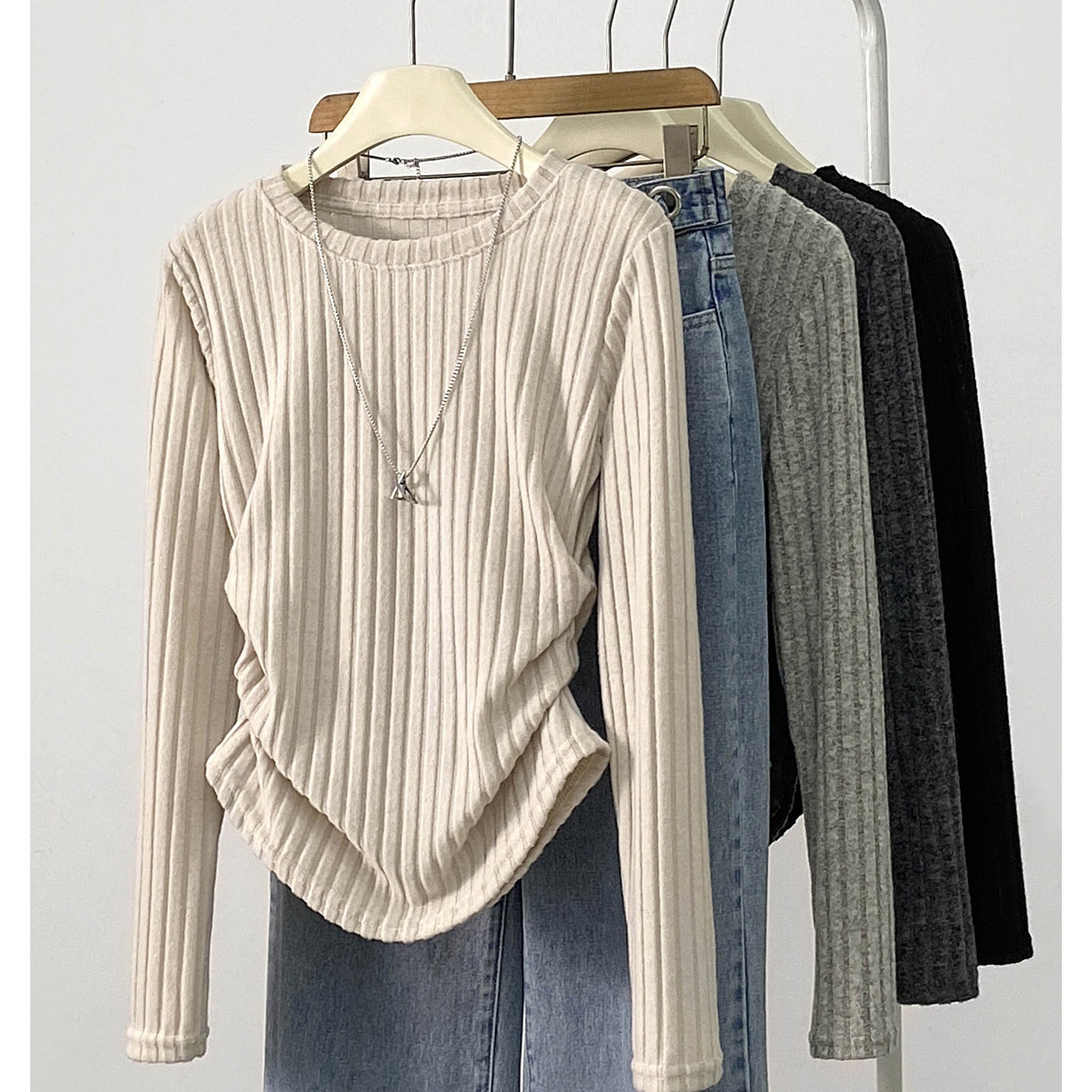 Round neck slim fit long sleeved top T-shirt