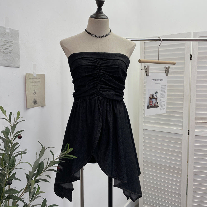 Sleeveless top with strapless folds waist cinching and slit design